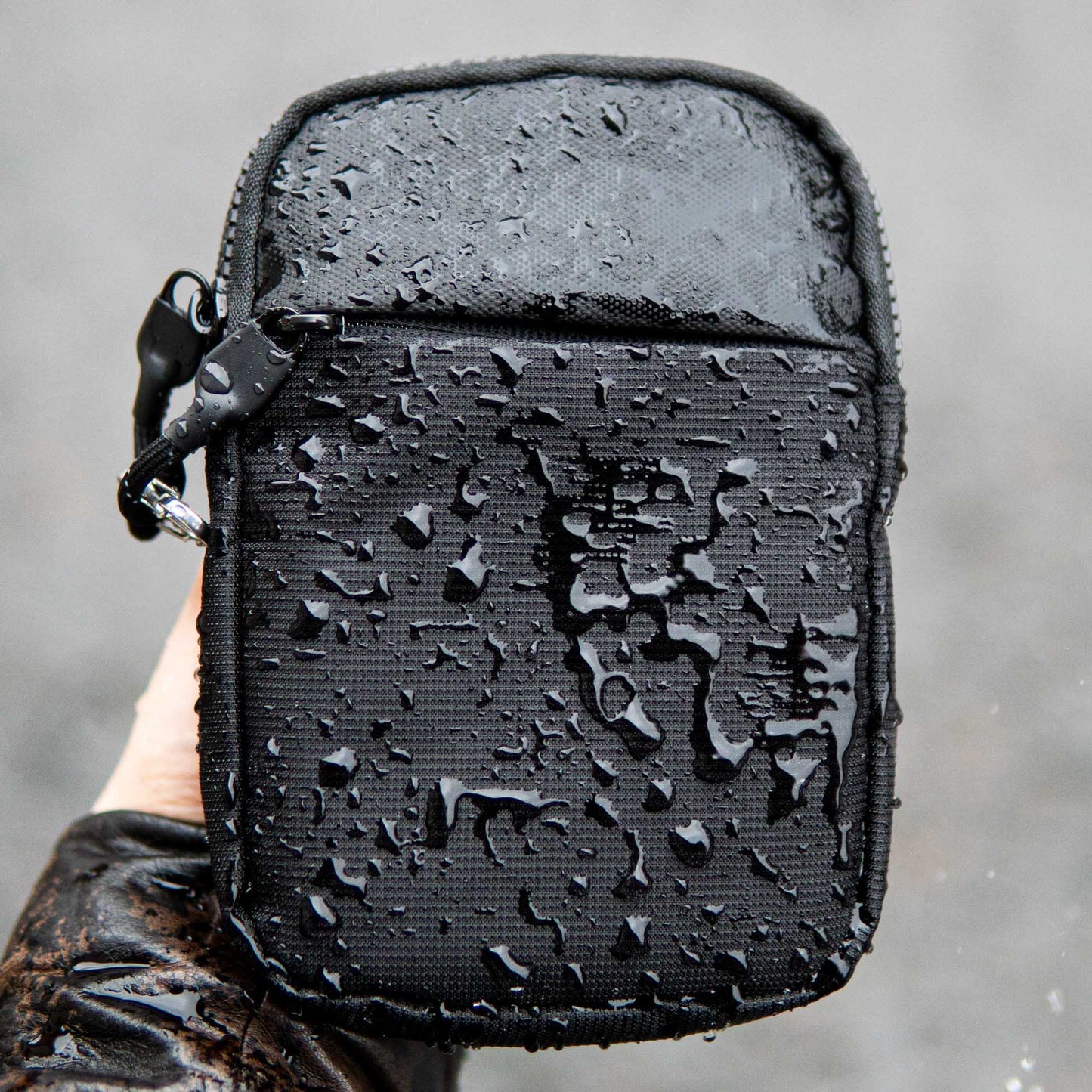 Sling Bag Ultra-Légère : Sécurité et Style pour vos Aventures Quotidiennes.