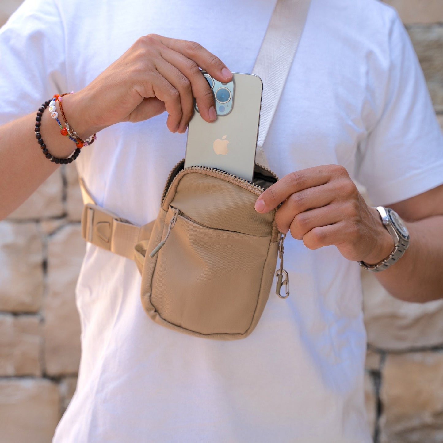 Sling Bag Ultra-Légère : Sécurité et Style pour vos Aventures Quotidiennes.