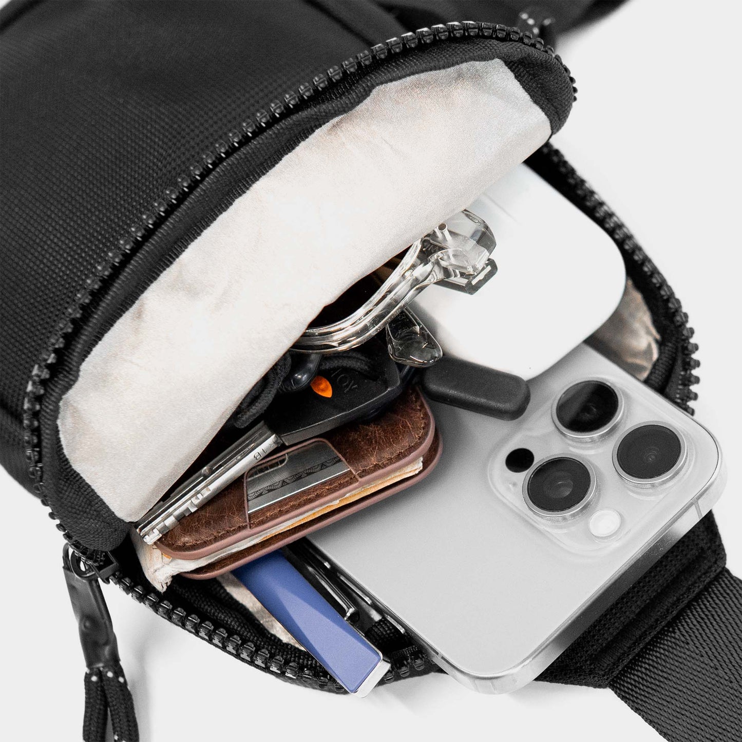 Sling Bag Ultra-Légère : Sécurité et Style pour vos Aventures Quotidiennes.
